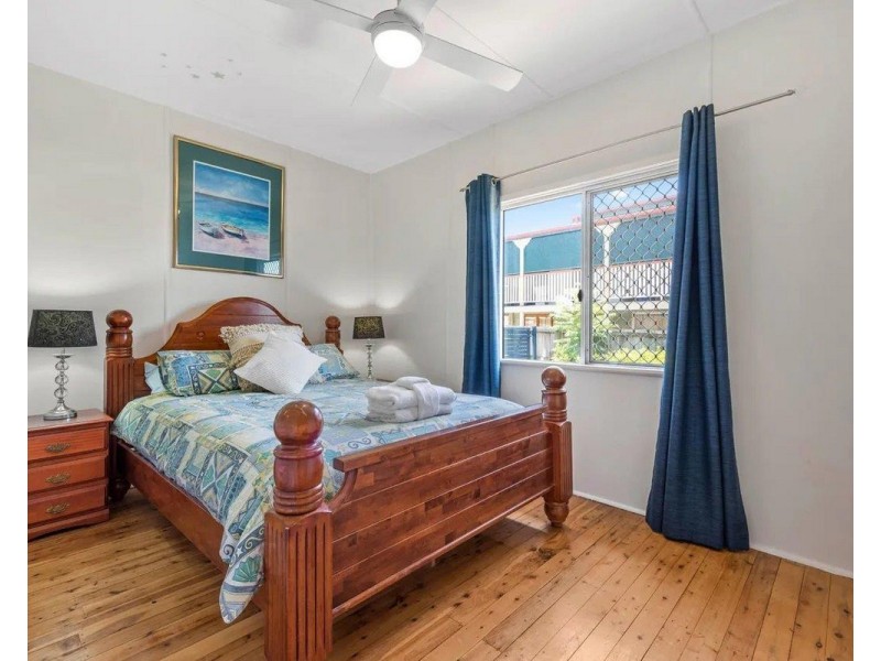 151 Prince Edward Parade, Scarborough QLD 4020