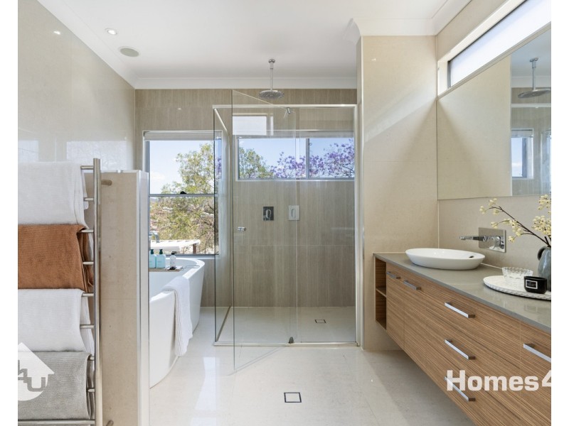 38 Lansdowne Street, Newmarket QLD 4051