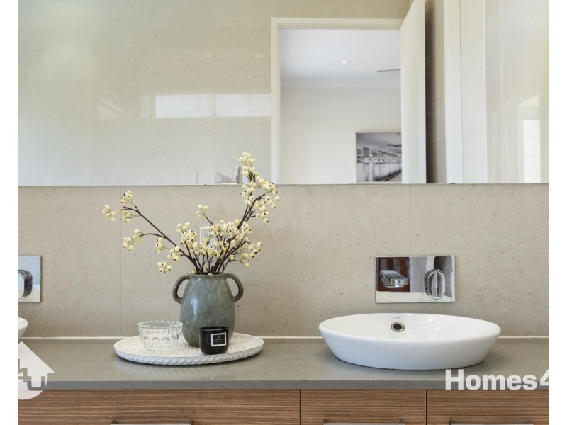 38 Lansdowne Street, Newmarket QLD 4051