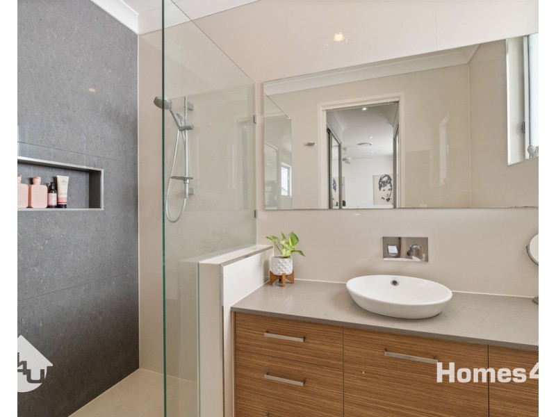 38 Lansdowne Street, Newmarket QLD 4051