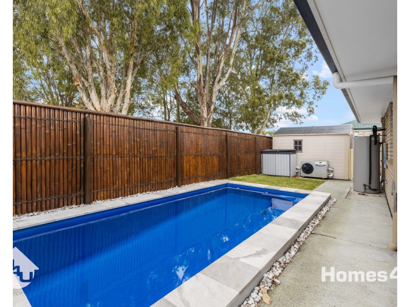 33 Allister Crescent, Rothwell QLD 4022