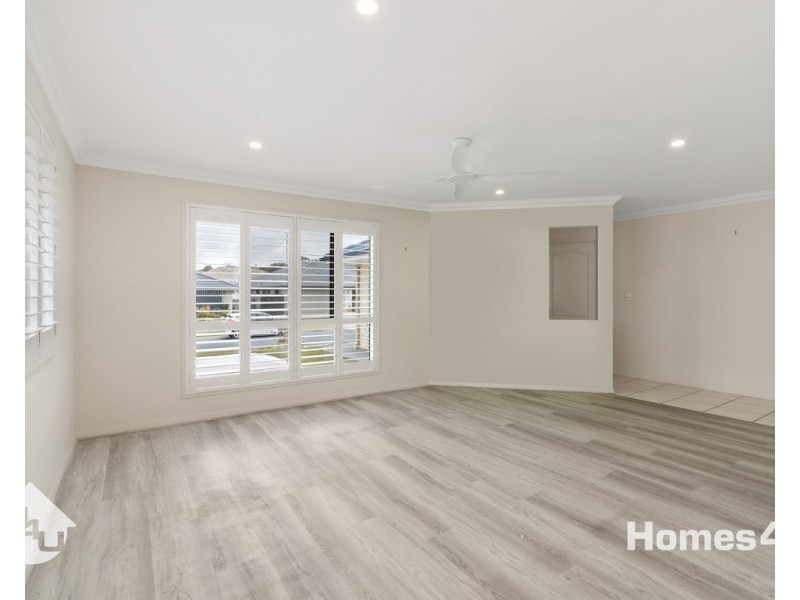 33 Allister Crescent, Rothwell QLD 4022
