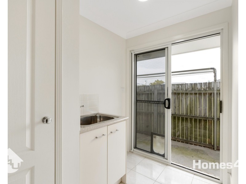 33 Allister Crescent, Rothwell QLD 4022