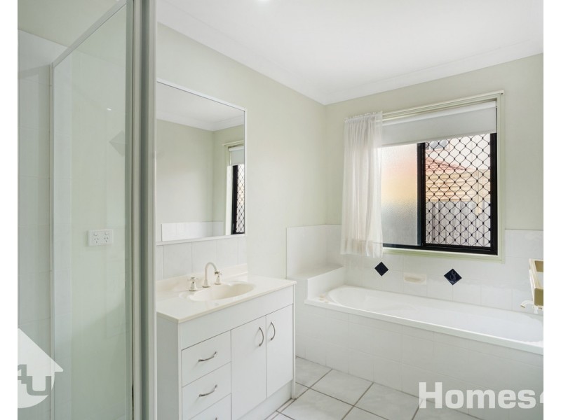 9 Dobell Street, Rothwell QLD 4022