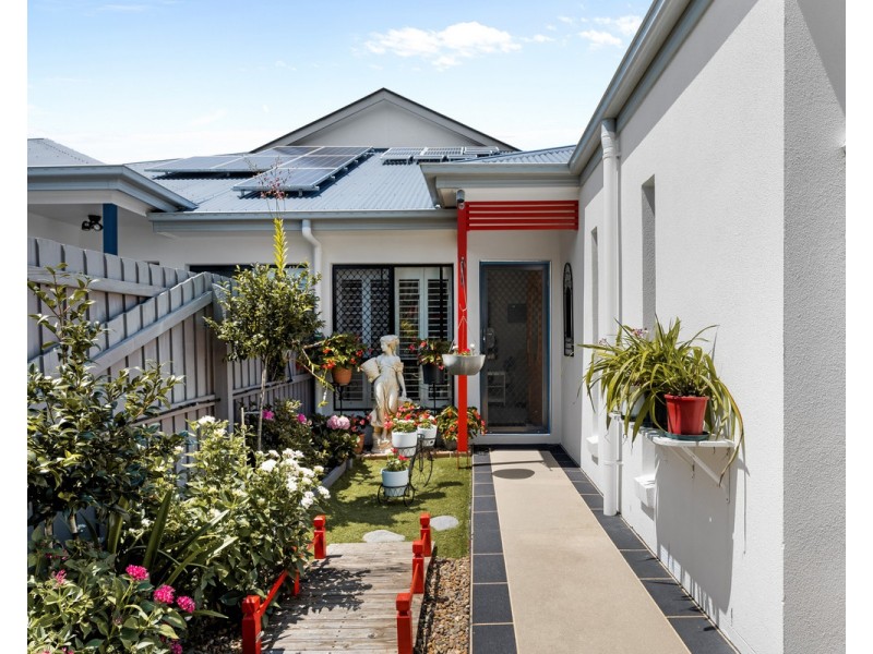 2/15 Eugenia Avenue, Rothwell QLD 4022