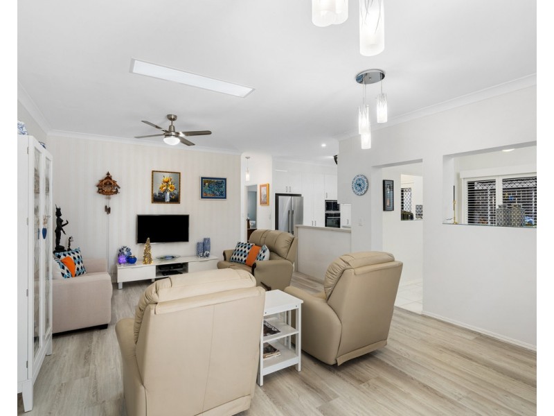 2/15 Eugenia Avenue, Rothwell QLD 4022