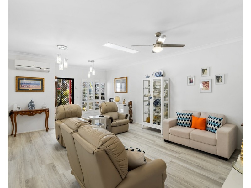 2/15 Eugenia Avenue, Rothwell QLD 4022