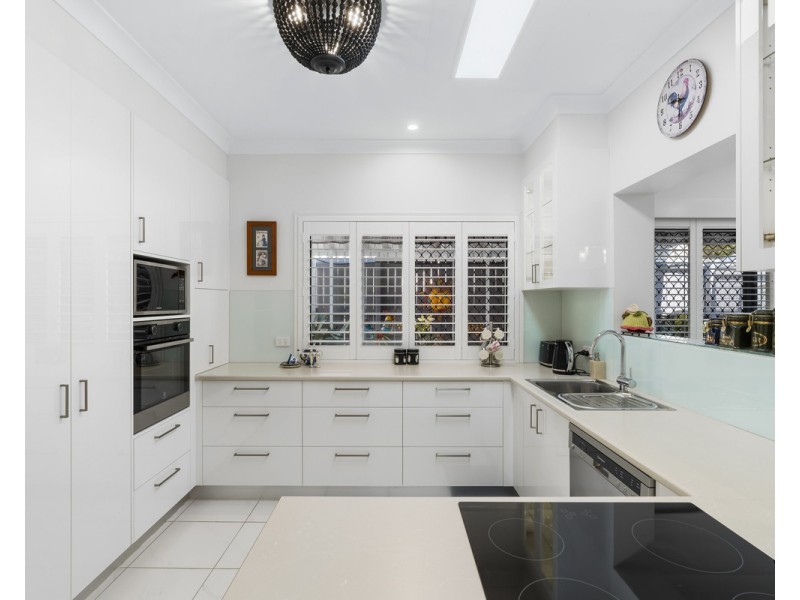 2/15 Eugenia Avenue, Rothwell QLD 4022