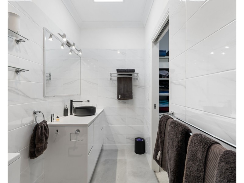 2/15 Eugenia Avenue, Rothwell QLD 4022