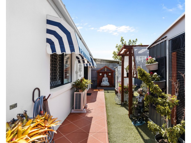 2/15 Eugenia Avenue, Rothwell QLD 4022