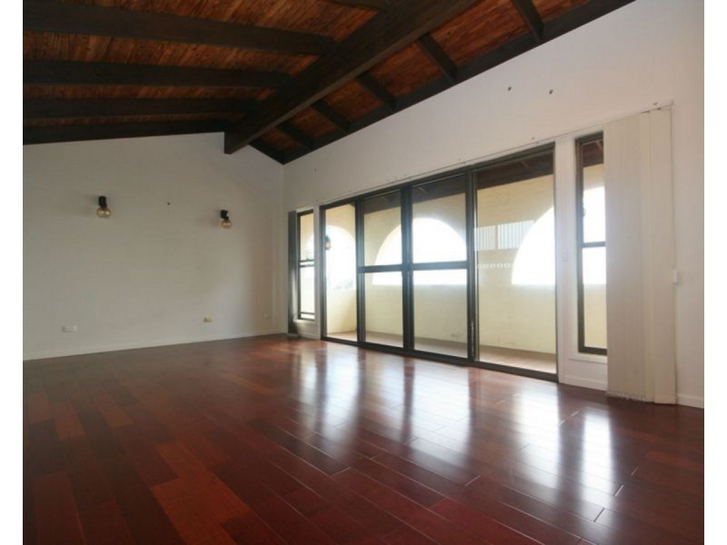 83 Endeavour Esplanade, Newport QLD 4020