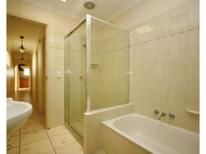 83 Endeavour Esplanade, Newport QLD 4020