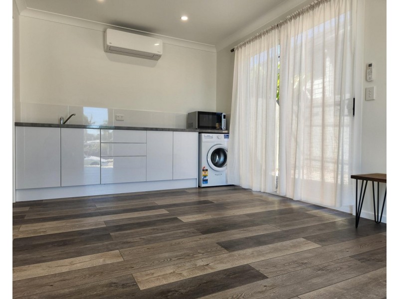 2/61a Griffith Road, Redcliffe QLD 4020