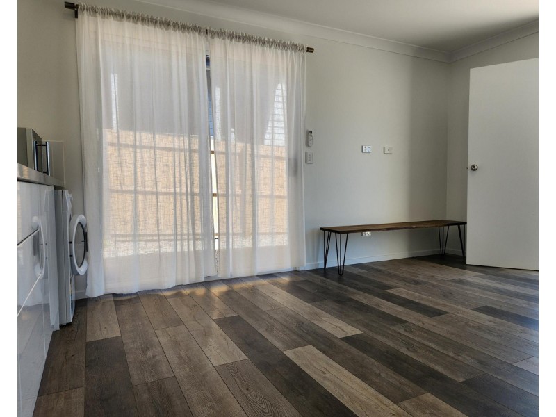 2/61a Griffith Road, Redcliffe QLD 4020