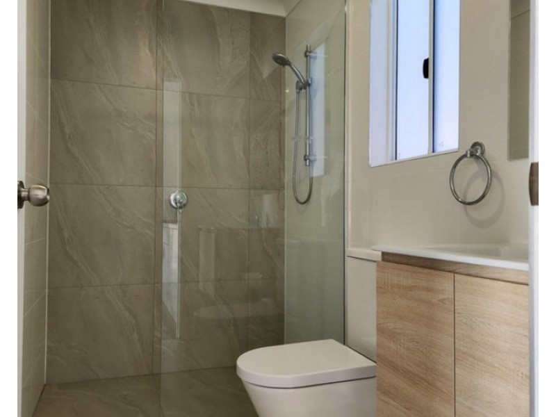 2/61a Griffith Road, Redcliffe QLD 4020