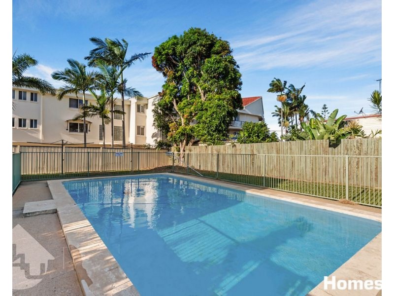 Unit 4/2A Moffatt Street, Scarborough QLD 4020
