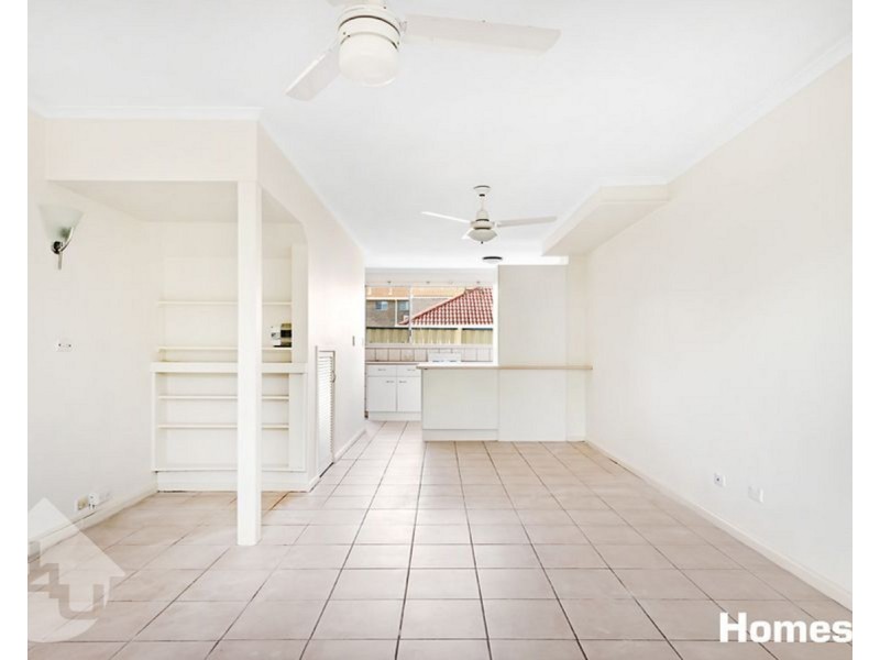 Unit 4/2A Moffatt Street, Scarborough QLD 4020