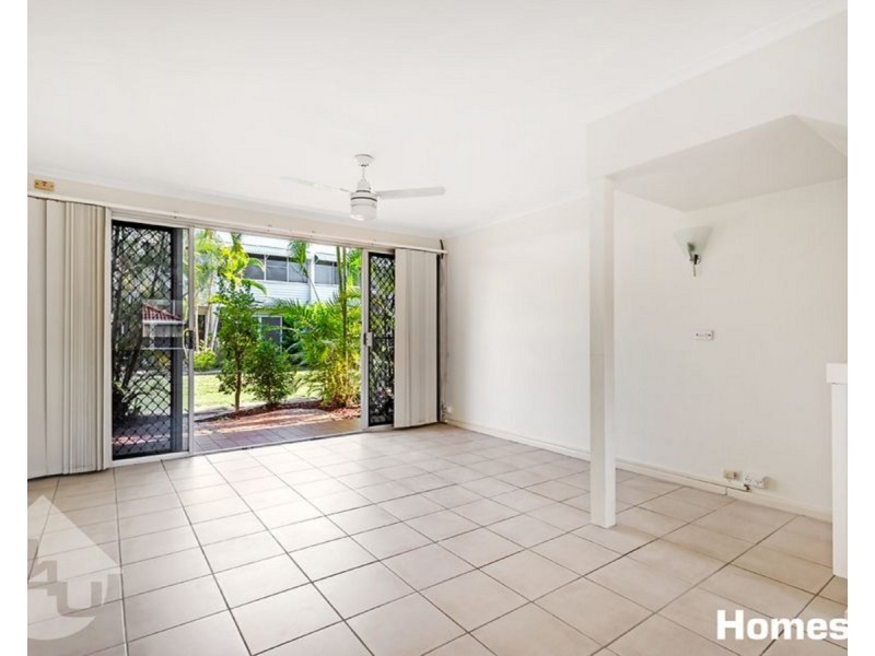 Unit 4/2A Moffatt Street, Scarborough QLD 4020
