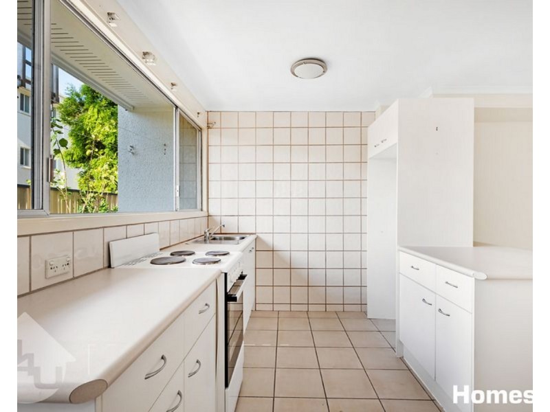Unit 4/2A Moffatt Street, Scarborough QLD 4020