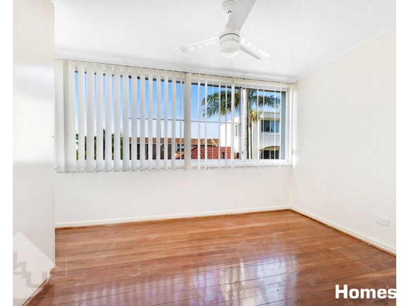 Unit 4/2A Moffatt Street, Scarborough QLD 4020