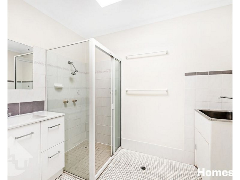 Unit 4/2A Moffatt Street, Scarborough QLD 4020
