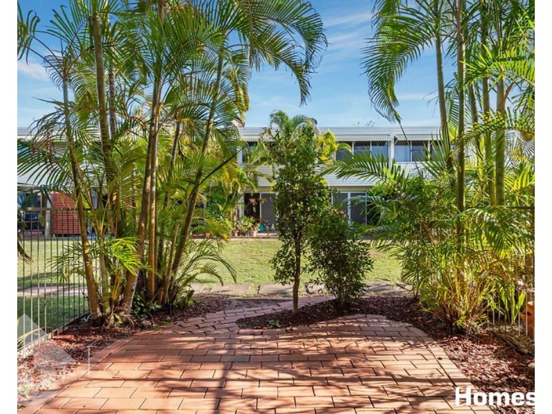 Unit 4/2A Moffatt Street, Scarborough QLD 4020