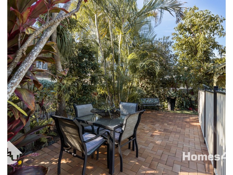 6 Moffatt Street, Scarborough QLD 4020