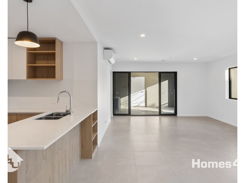35/10 Rock Street, Scarborough QLD 4020