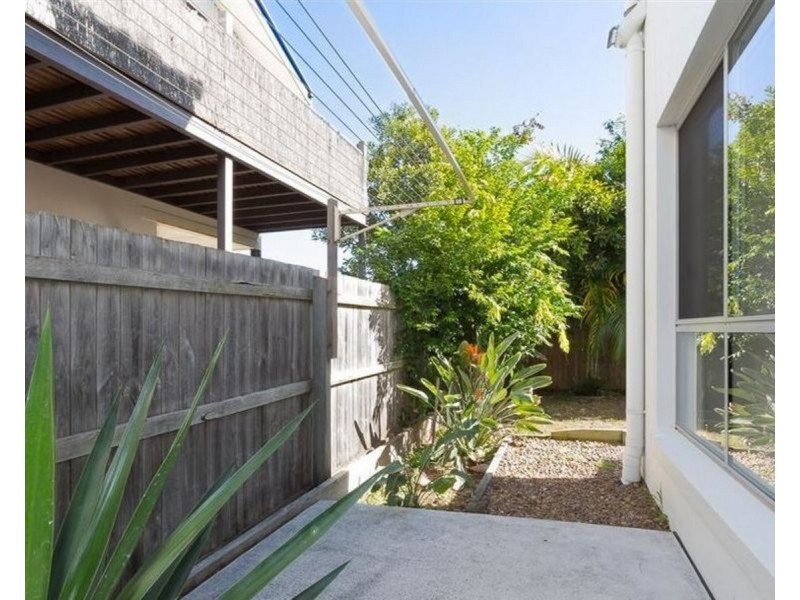 Unit 2/27 Tilley Street, Redcliffe QLD 4020