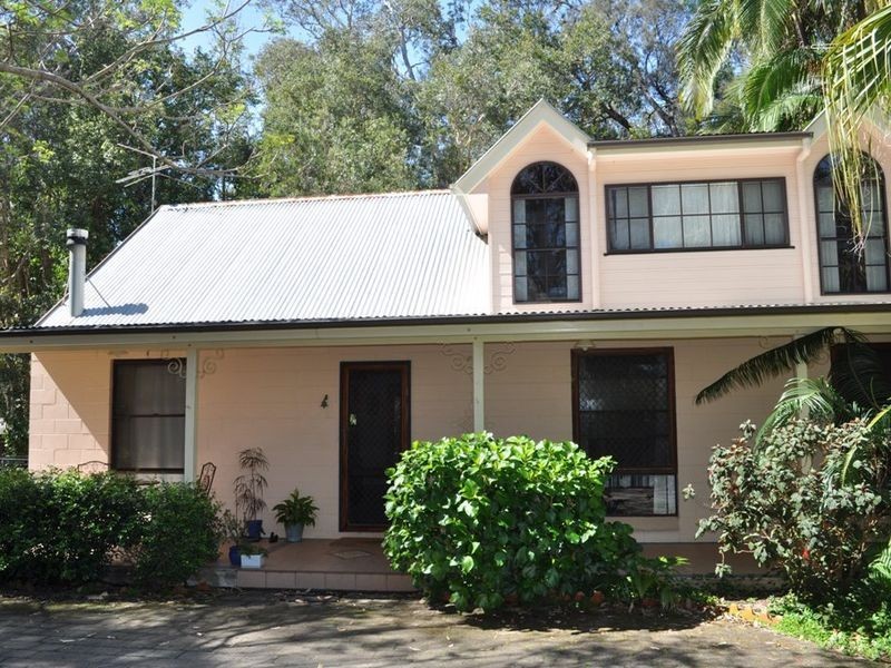 33 Pine Crescent, Sandy Beach NSW 2456