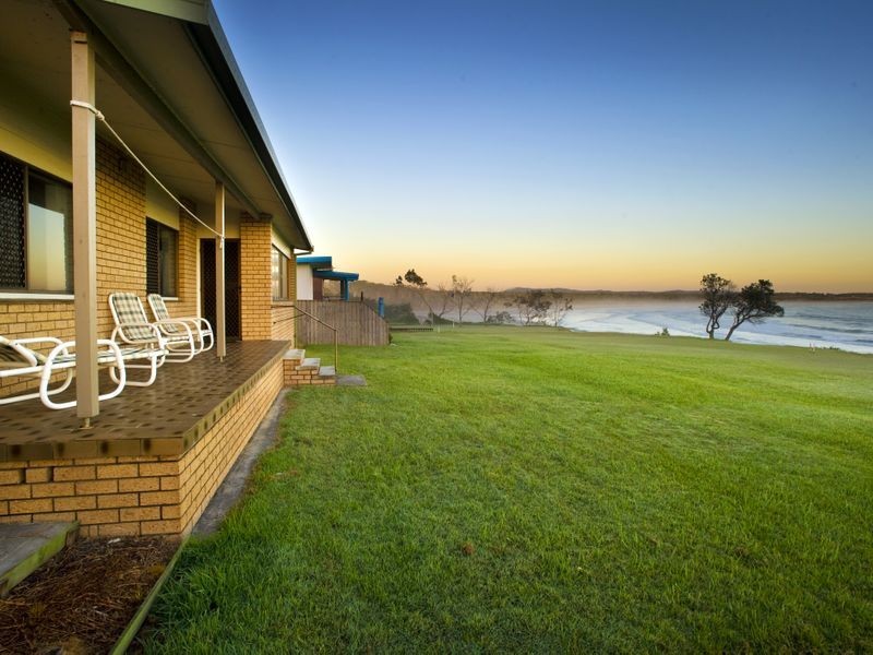 8 First Avenue, Arrawarra Headland NSW 2456