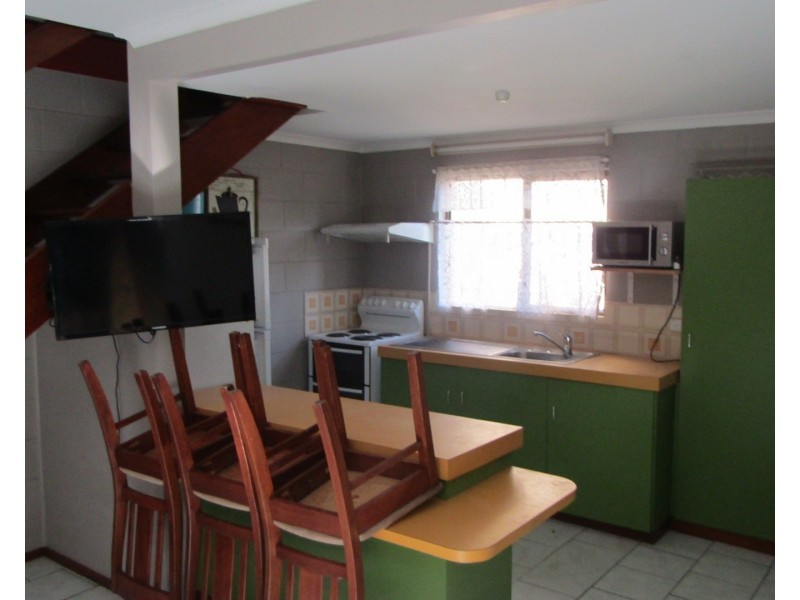 4/2a Powell Street, Bowen QLD 4805