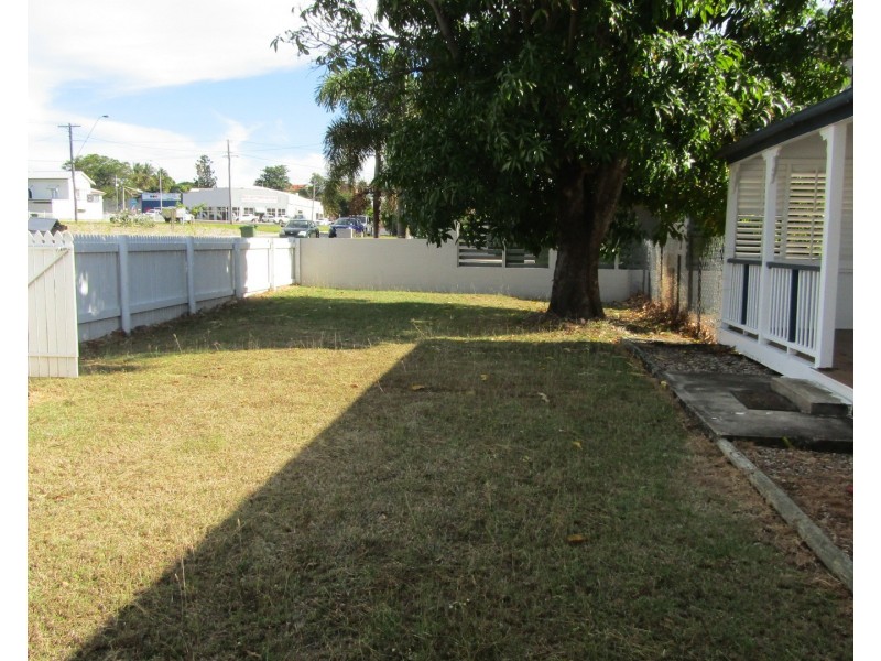 60 Livingstone Street, Bowen QLD 4805