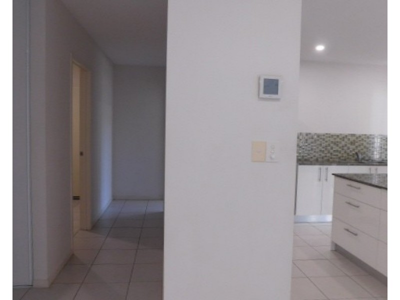 2/11 Field Street, Bowen QLD 4805