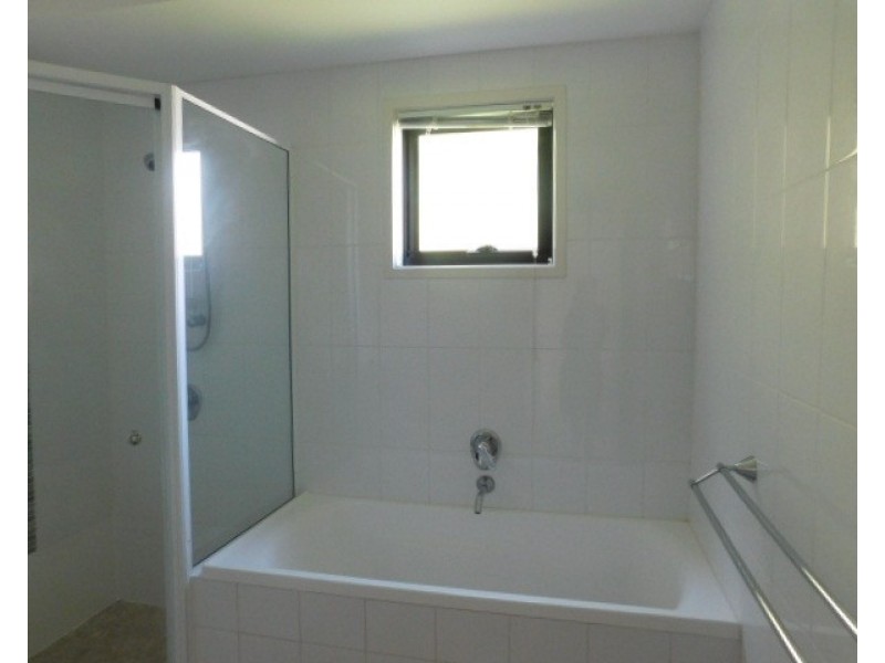 2/11 Field Street, Bowen QLD 4805