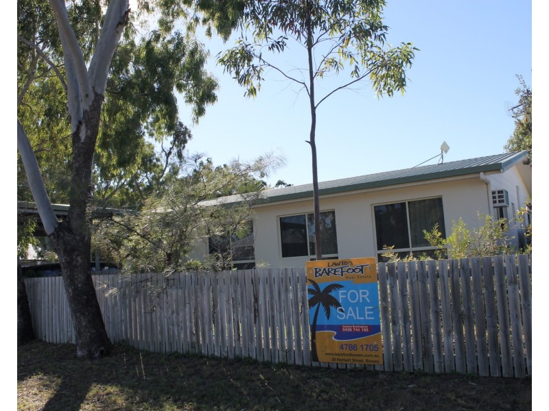 32 Crofton Street, Bowen QLD 4805