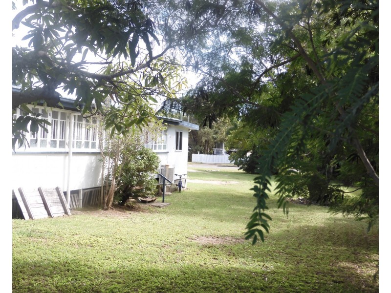 60 Livingstone Street, Bowen QLD 4805