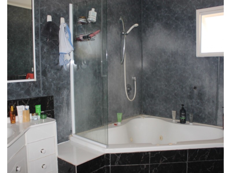 28 Livingstone Street, Bowen QLD 4805