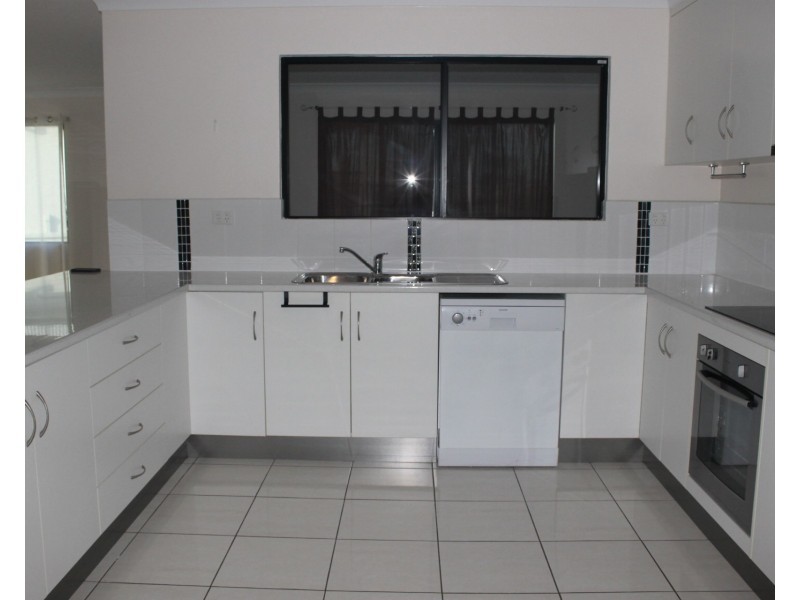 16 Silk Road, Bowen QLD 4805