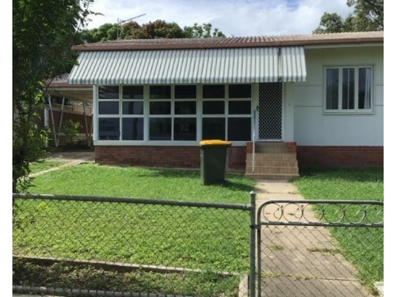 9 Livingstone St, Bowen QLD 4805