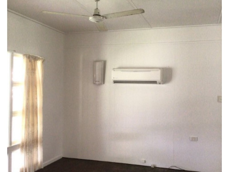 9 Livingstone St, Bowen QLD 4805