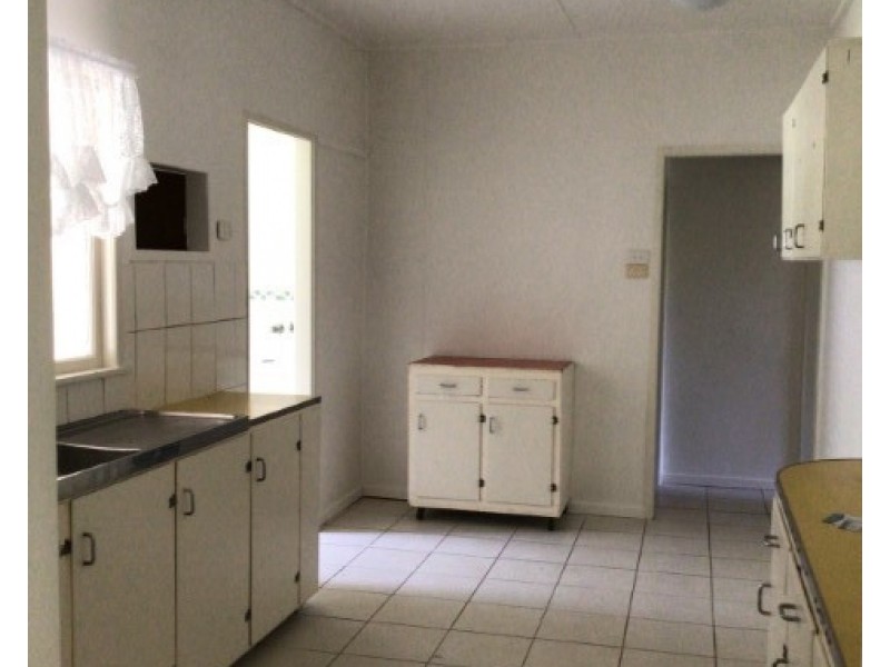9 Livingstone St, Bowen QLD 4805