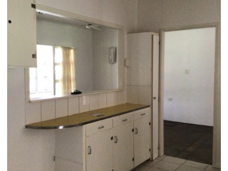 9 Livingstone St, Bowen QLD 4805