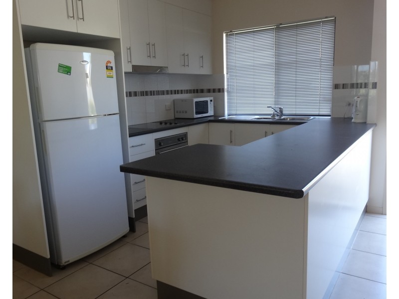 2/34 Poole Street, Bowen QLD 4805