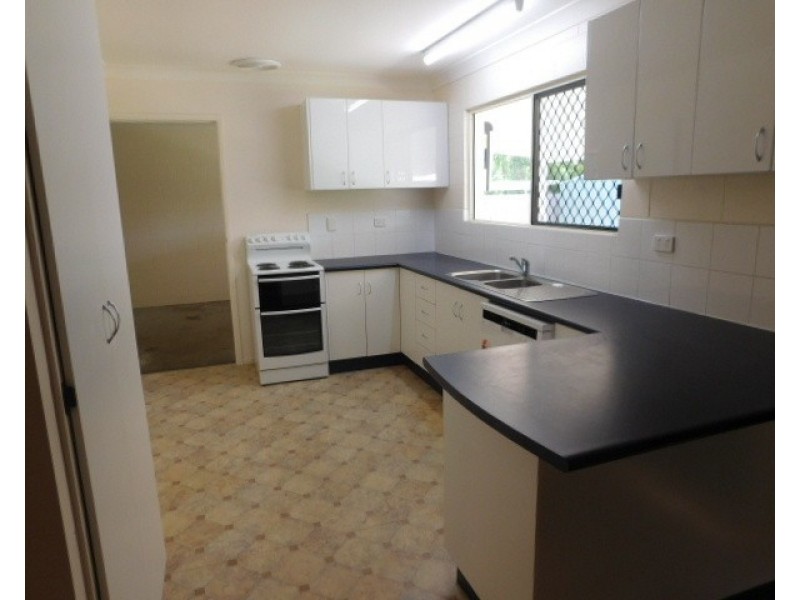 32 Crofton Street, Bowen QLD 4805