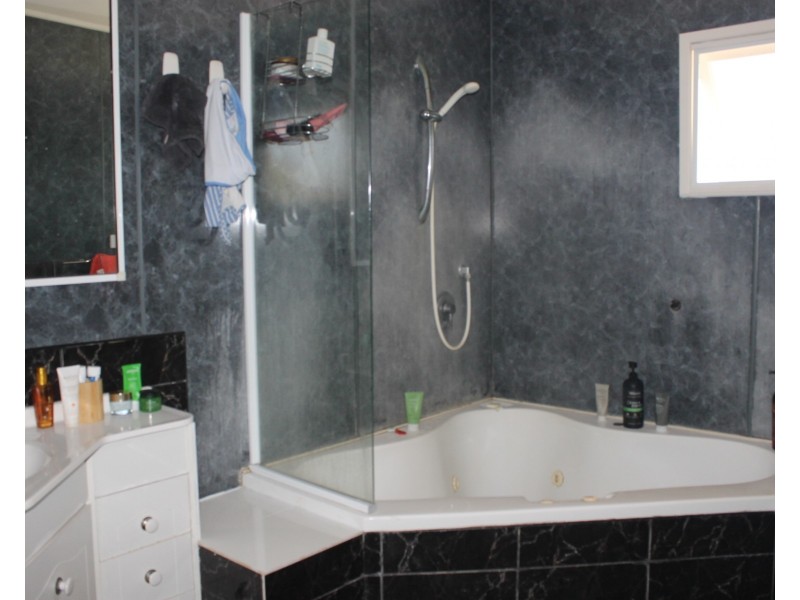 28 Livingstone Street, Bowen QLD 4805