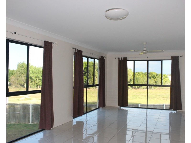 16 Silk Road, Bowen QLD 4805