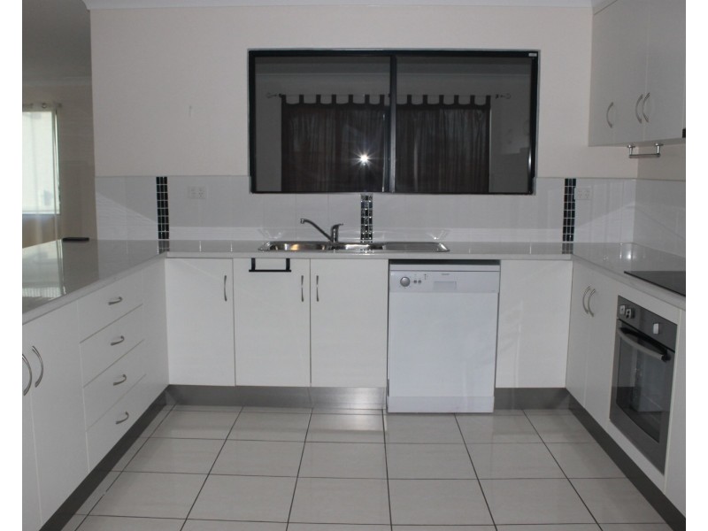 16 Silk Road, Bowen QLD 4805