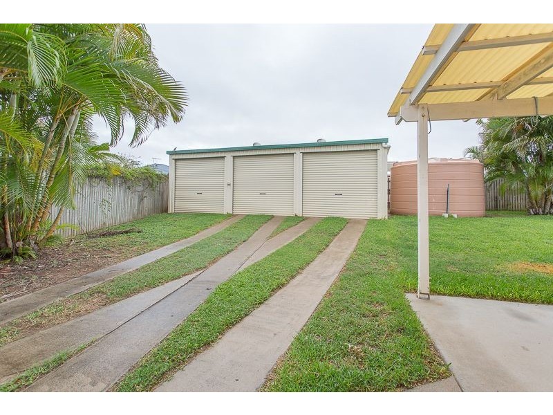 4 Sunseeker Court, Blacks Beach QLD 4740
