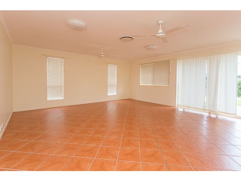 4 Sunseeker Court, Blacks Beach QLD 4740